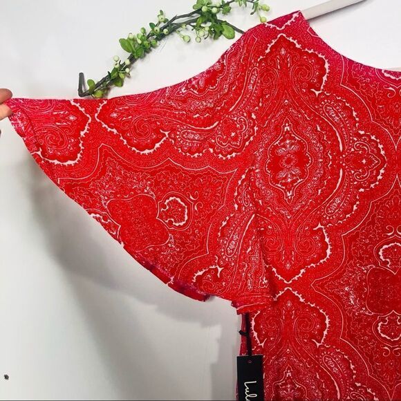 Lulu’s Red White Flutter Sleeve Dress Beaded Back - Picture 3 of 8